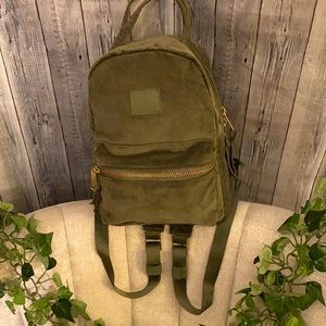 NWOT“Herschel” mini backpack 🎒
